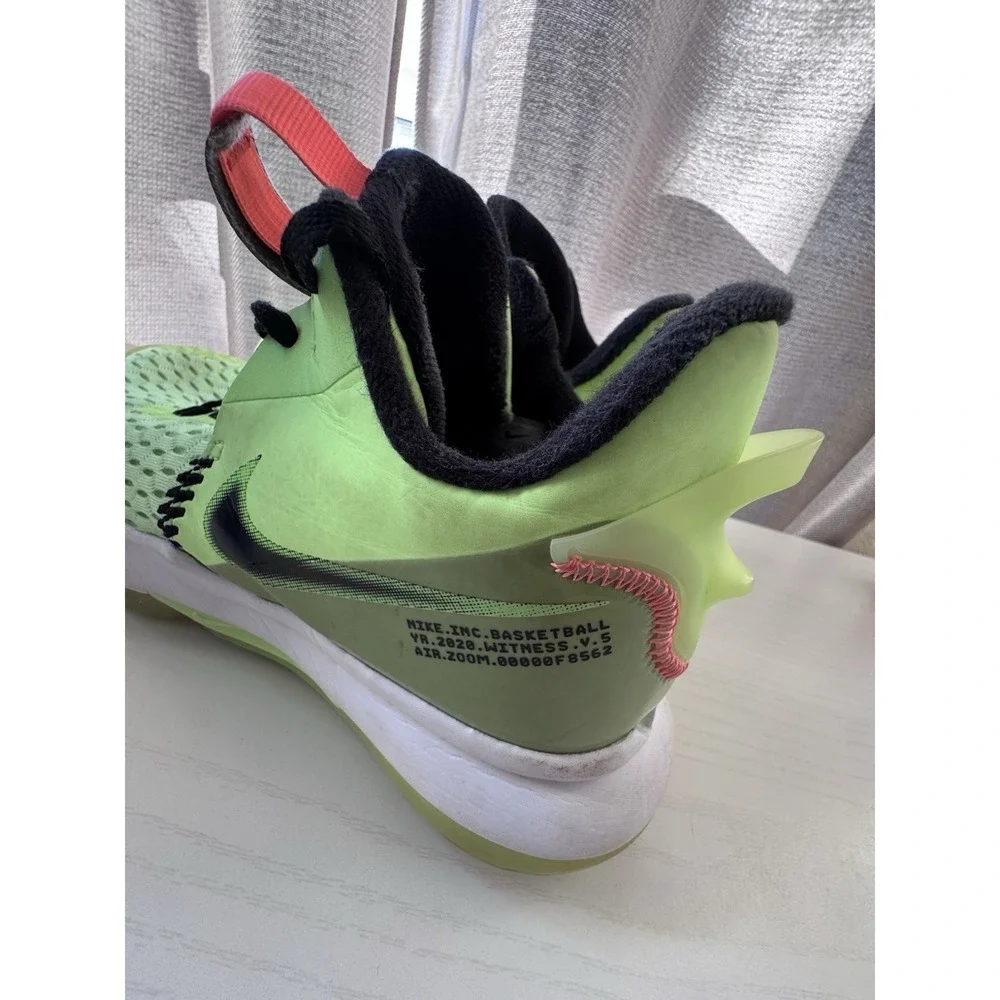 Nike LeBron Witness 5 Grinch‎ Green Basketball Shoes Men's Size 8 Performance